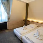 Szilvia Gaestehaus 3*
